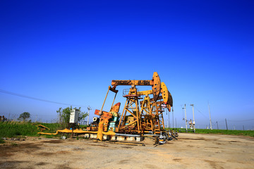 Obraz premium The oil pump, industrial equipment