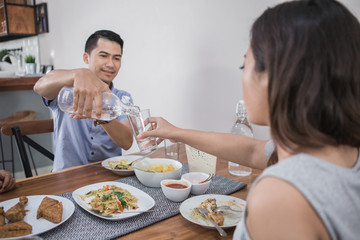 Obraz na płótnie Canvas asian people having lunch
