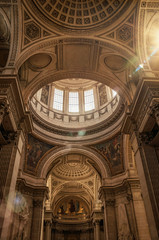 Obraz premium View of the richly decor at Pantheon dome and sunlight in Paris. Known as one of the most impressive world’s cultural center. Northern France.