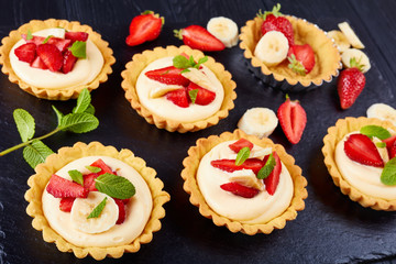 tartlets with strawberries, banana, mint, close-up