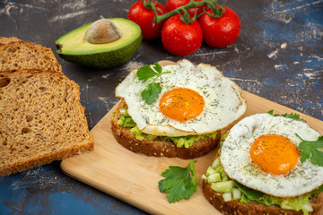 Avocado egg toasts