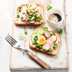 Healthy breakfast toasts