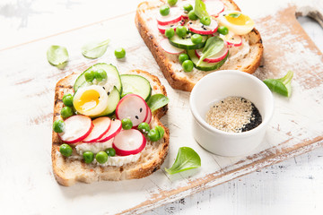 Fototapeta na wymiar Healthy breakfast toasts