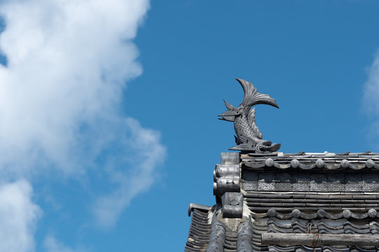 屋根瓦のクローズアップ / 日本の建築文化イメージ