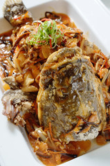        Deep-fried five sliced ingredients(lilies, sour shoots, black fungus, carrots, mushrooms) with sweet and sour fish   
