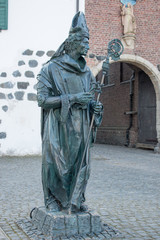 Friedrich von Saarwerden Denkmal und Rheintor mit Zollturm Stadt Zons am Rhein Dormagen