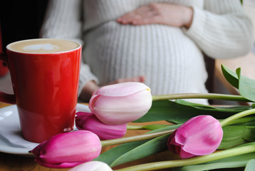 Obraz na płótnie Canvas Pregnant woman and tulips