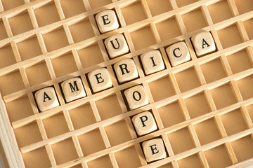 Holzbuchstaben, Europa und Amerika