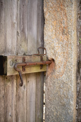 Morcote, Schweiz, Ticino, ale Tür am Wegrand zur Pfarrkirche S. Maria del Sasso