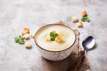 Cream soup with cauliflower and crouton
