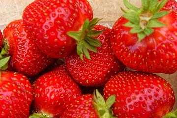 Mehrere Frische Rote Erdbeeren I