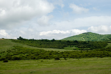 Obraz premium Countryside landscape with cloudy blue sky