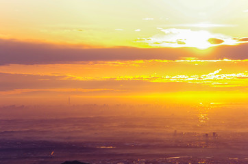 丹沢塔ノ岳から見た都心の夜明け