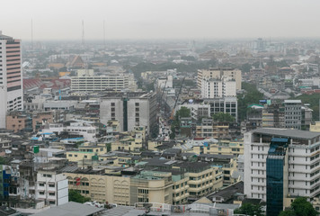 Fototapeta na wymiar bangkok city building in the raining day