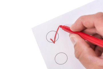 Erledigte Aufgabe wird auf einer Liste abgehakt