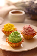 cake basket with cream