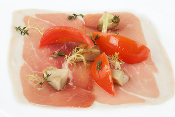 Parma ham with bell pepper and tomato