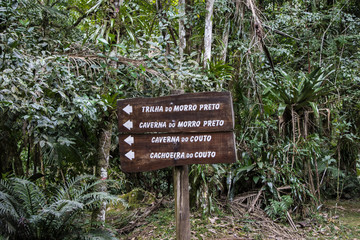 Placa de sinalização e informativa