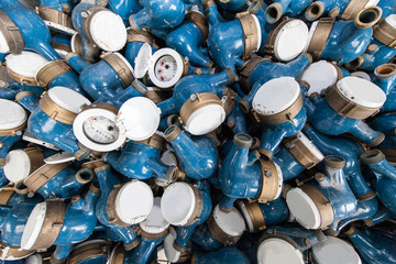 a bunch of water meter
