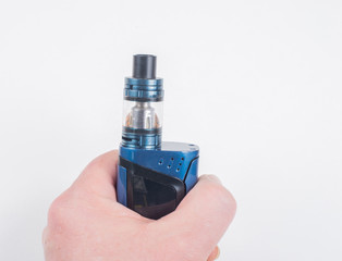 E-Zigarette in der Hand