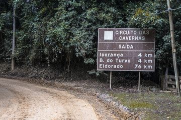 Estrada de terra no interior