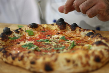 Pizza Napoli con pomodoro