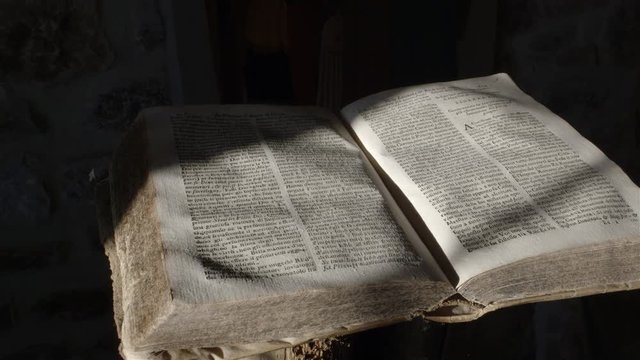 LIBRO ANTICO