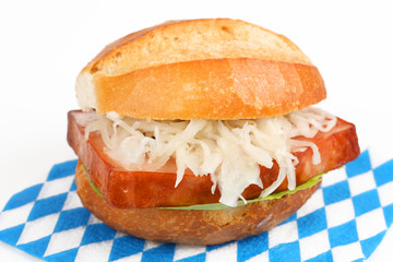 Leberkäse im Brötchen