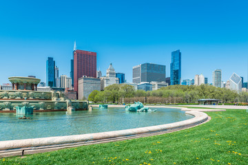 Fototapeta na wymiar Buckingham fountain in Grant Park, Chicago, USA