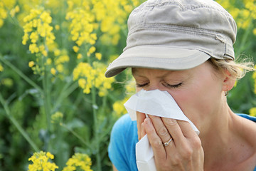 woman sneezing because of pollen