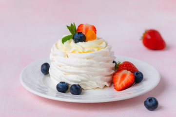 Meringue, Pavlova cake with strawberries, blueberries and mint