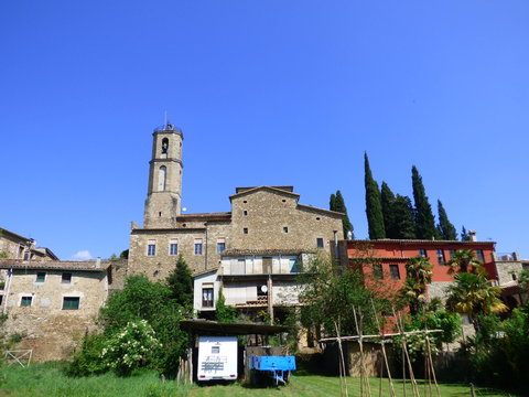 Mieras /Mieres, pueblo de la provincia de Gerona (Catalu&ntilde;a,Espa&ntilde;a) ubicado en la comarca de la Garrocha. Pertenece al Parque Natural de la Zona Volc&aacute;nica de la Garrocha