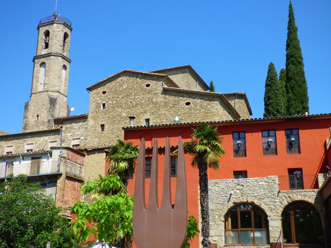 Mieras /Mieres, pueblo de la provincia de Gerona (Catalu&ntilde;a,Espa&ntilde;a) ubicado en la comarca de la Garrocha. Pertenece al Parque Natural de la Zona Volc&aacute;nica de la Garrocha