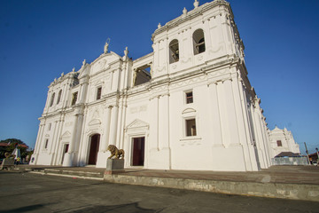 Fototapeta na wymiar large white church seen from the left side
