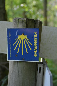 Zeichen f&uuml;r Pilgerweg Schild 