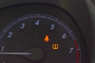 Car display seatbelt warning sign