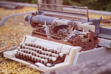 Maquina de escribir antigua