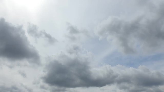 天気予報は曇り後雨。不安定な空。航空機が何度も飛んだ日。タイムラプス動画
