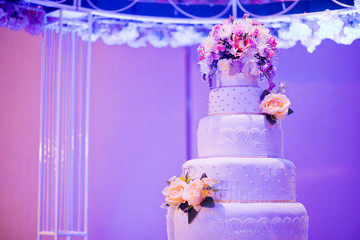 beautiful wedding cake, white cake wedding decoration