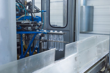 Water factory - Water bottling line for processing and bottling pure spring water into small bottles