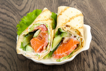 Salmon bread roll