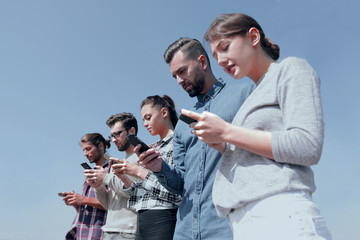 young people using smartphones to search network