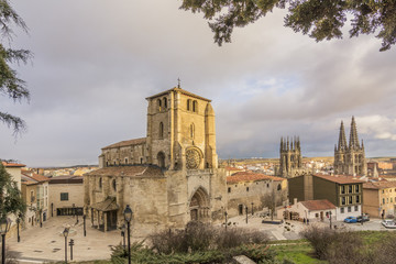 Fototapeta na wymiar Vista de Burgos desde el Castillo