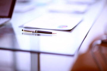 pen on the Desk of a businessman.photo with copy space