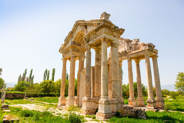 Fototapeta premium The Tetrapylon (monumental gate) at the archaeological site of Helenistic city of Aphrodisias in western Anatolia, Turkey.