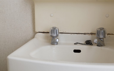 住宅・リフォーム・ビフォー・アフター素材・洗面化粧台・ビフォー・取り壊し前・実例