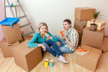 Fototapeta na wymiar Photos of women and men eating pizza among cardboard boxes