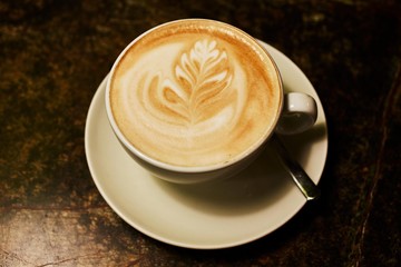 Capuccino mit latte art; Kaffeetasse; Kaffee; Milchkaffee