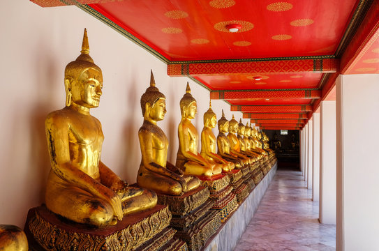 Line of the golden buddhas in temple