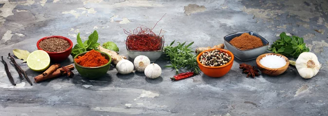 Photo sur Plexiglas Aromatique Spices and herbs on table. Food and cuisine ingredients.